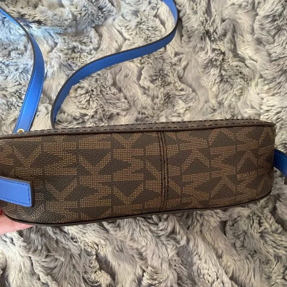 Michael Kors Camden Crossbody - Picture 5 of 10